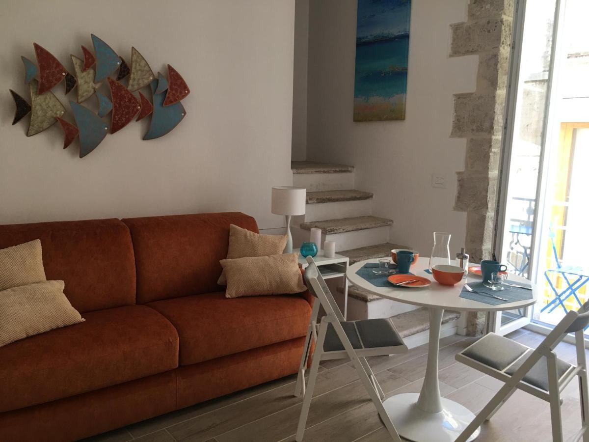 شقة La Terrazza Sul Mare - Dimora Di Charme جيوفيناتسو المظهر الخارجي الصورة