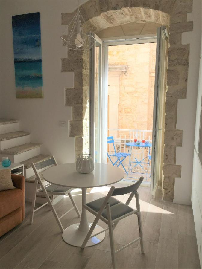 شقة La Terrazza Sul Mare - Dimora Di Charme جيوفيناتسو المظهر الخارجي الصورة