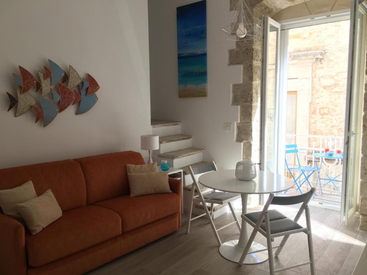 شقة La Terrazza Sul Mare - Dimora Di Charme جيوفيناتسو المظهر الخارجي الصورة